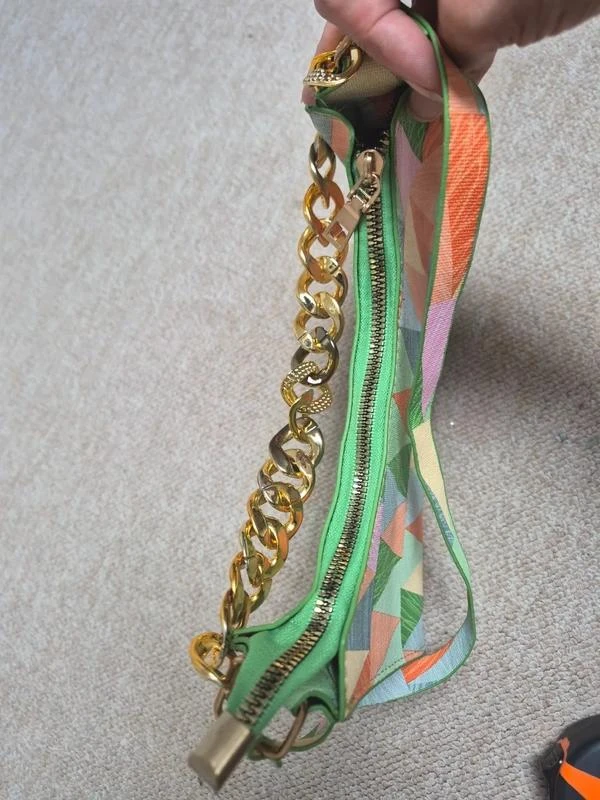 Bolso vintage Y2K multicolor con cadena dorada – photo 7